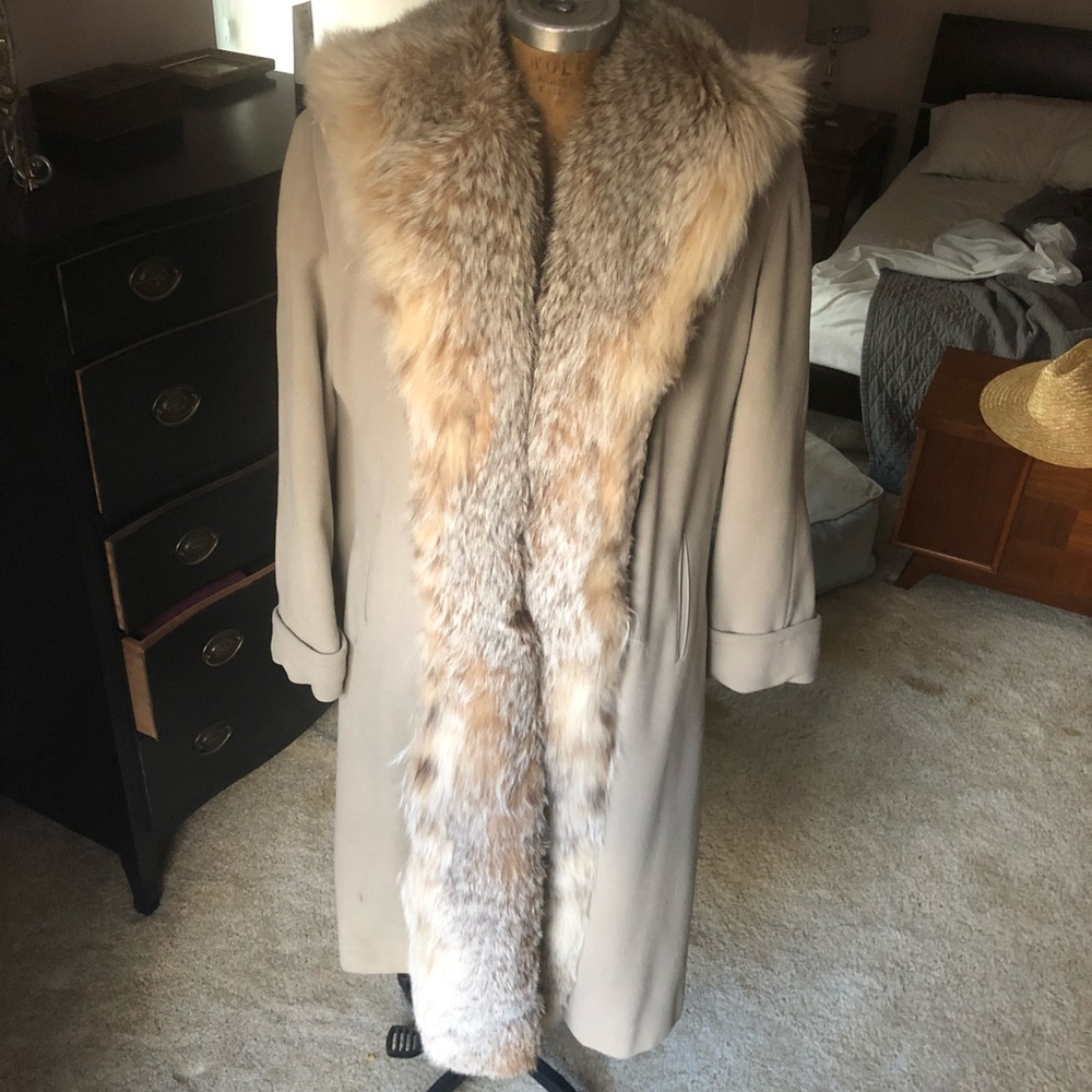 Stunning wool camel coat with fur trim